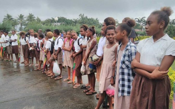 Children are lining the route from the Vanuatu parliament to the airport as the funeral procession takes the President Baldwin Lonsdale back to his home. Photo: Vanuatu Daily Post