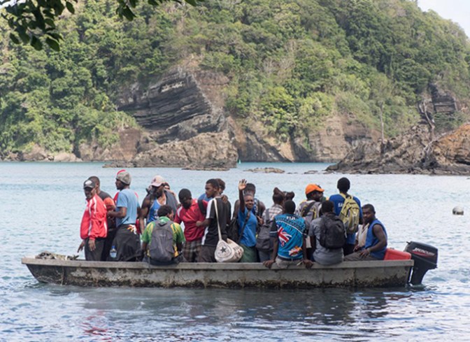 Evakuasi terakhir Pulau Ambae bulan September 2017 - Asia Pacific Report/DVU
